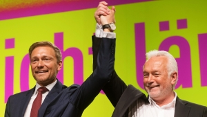 Die Liberalen „wollen nicht länger zuschauen“ und hoffen, im Herbst 2017 wieder in den Deutschen Bundestag einziehen zu können. Im Bild Christian Lindner (Bundesvorsitzender der FDP) und Wolfgang Kubicki (stellv. Bundesvorsitzender).