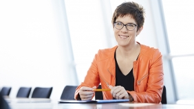 Zukunft mit einer neuen CDU-Positionierung oder doch nur Angela Merkel „light“? Annegret Kramp-Karrenbauer, die neue CDU-Bundesvorsitzende, muss Entscheidungen treffen.