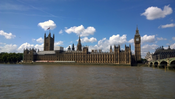 Die Tories (Conservative Party) wurden zwar „gerupft“, blieben aber weiterhin mit Abstand die stärkste Partei im britischen Unterhaus.